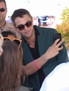 18 Mayo - Rob en el Photocall de "The Rover" en Cannes!!! Ed719b327324421