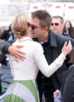 19 Mayo - Rob en el Photocall de Maps to the Stars en el Festival de Cine de Cannes 2014!!!! 859705327497308