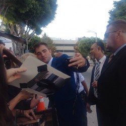 13 Junio - Más de Rob en la Premiere de The Rover en LA!!! 27e982332856296