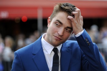 16 Junio - Rob en la Alfombra Roja de la Premiere de The Rover en LA - Parte 2!!!! 2b24e8333028618