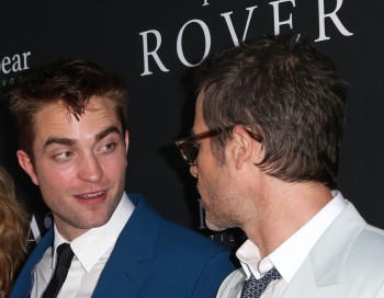 16 Junio - Rob en la Alfombra Roja de la Premiere de The Rover en LA - Parte 2!!!! 55f682333031970