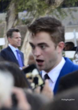 29 Junio - Más de 190 Fan Fotos de Rob de la premiere de "The Rover"!!! 8762f9335012290