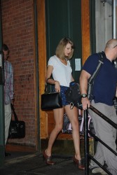 Taylor Swift - leggy, leaving her apartment in New York City 36d90e338618973