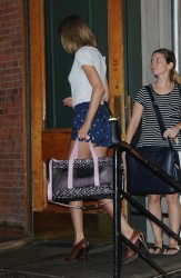 Taylor Swift - leggy, leaving her apartment in New York City D66bd8338618953