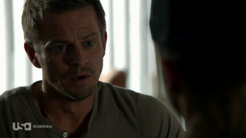 Carmine Giovinazzo - Graceland  80a38f342266543