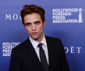 16 Agosto - Robert Pattinson at the HFPA Charity Installation Dinner in Beverly Hills, CA!!! (14 Agosto) 8bd4ab345371039