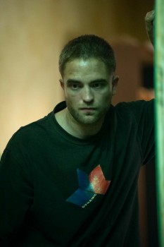 25 Agosto - Nuevos Stills de The Rover!!! 1807d6346978177