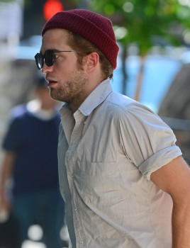 29 Agosto - Nuevas fotos de Rob y sus amigos en NYC!!! (27 Agosto) 49414b347731436