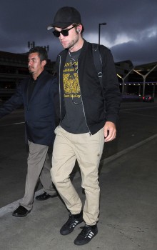 6 Septiembre - Nuevas imágenes de Rob en LAX!!! (3 Septiembre) 36eccb349331656