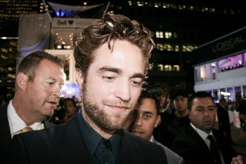 29 Septiembre - Más hermosas fotos de Rob en TIFF!!! E2ffad354317045