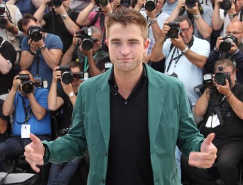 26 Octubre - Más de 400 Fotos nuevas y antiguas de Rob en Cannes para el Photocall de "The Rover"!!! 26e169359957228