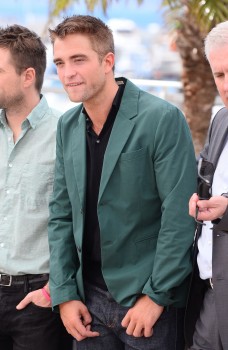 26 Octubre - Más de 400 Fotos nuevas y antiguas de Rob en Cannes para el Photocall de "The Rover"!!! 1c23ad360026545