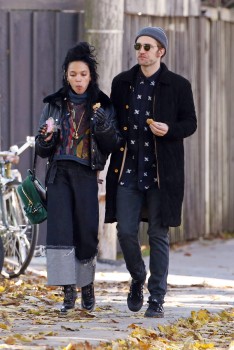 3 Noviembre - Nuevas fotos HQ de Rob y FKA Twigs en Toronto ayer!!! ( 2 Noviembre) * AÑADIDAS + IMÁGENES * 43ba0b362057007