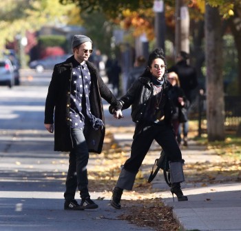 3 Noviembre - Nuevas fotos HQ de Rob y FKA Twigs en Toronto ayer!!! ( 2 Noviembre) * AÑADIDAS + IMÁGENES * 53e6ef362059773