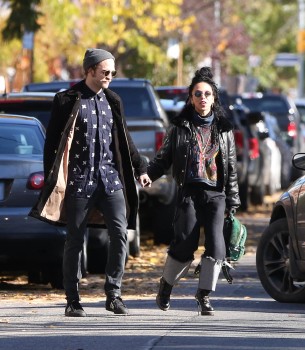 3 Noviembre - Nuevas fotos HQ de Rob y FKA Twigs en Toronto ayer!!! ( 2 Noviembre) * AÑADIDAS + IMÁGENES * A37008362059655