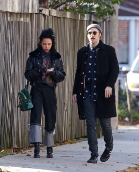 3 Noviembre - Nuevas fotos HQ de Rob y FKA Twigs en Toronto ayer!!! ( 2 Noviembre) * AÑADIDAS + IMÁGENES * C4a571362055527