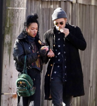 3 Noviembre - Nuevas fotos HQ de Rob y FKA Twigs en Toronto ayer!!! ( 2 Noviembre) * AÑADIDAS + IMÁGENES * Dc2519362056062