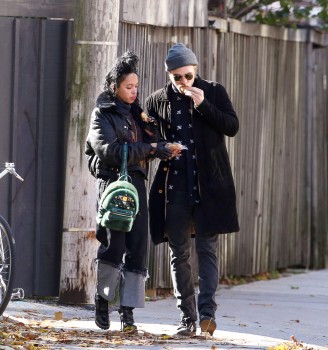 3 Noviembre - Nuevas fotos HQ de Rob y FKA Twigs en Toronto ayer!!! ( 2 Noviembre) * AÑADIDAS + IMÁGENES * Ed8ea4362055946