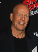 Брюс Уиллис (Bruce Willis) Sin City A Dame to Kill For Premiere, TCL Chinese Theater, 2014 - 70xHQ 28e854381274829