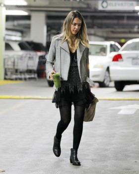 Jessica Alba Shopping in LA 1/13/15  Ce86a9381699041