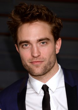 23 Febrero - Imágenes de Rob en la Fiesta de los Oscars de Vanity Fair!!! 901466392390425