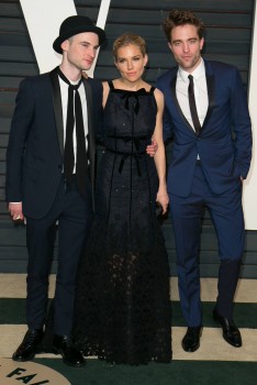 24 Febrero - Más imágenes de Rob y sus amigos en la fiesta de los Oscars de Vanity Fair!!! (22 Febrero) 609268392578666