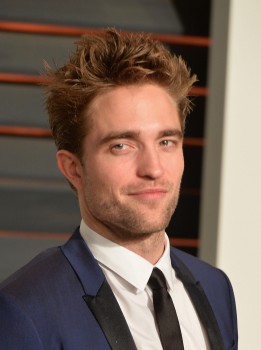 24 Febrero - Más imágenes de Rob y sus amigos en la fiesta de los Oscars de Vanity Fair!!! (22 Febrero) 8d9c8d392576503