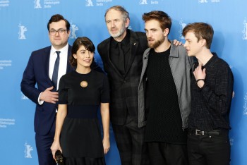 12 Marzo - Nuevas / Antiguas imágenes de Rob en la Berlinale, en HQ y UHQ!!! (Parte 1) C749dd395439479