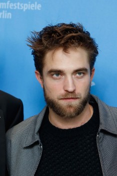 12 Marzo - Nuevas / Antiguas imágenes de Rob en la Berlinale, en HQ y UHQ!!! (Parte 1) E2e29a395433400