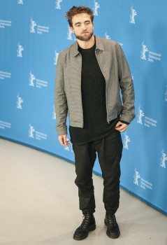 12 Marzo - Nuevas / Antiguas imágenes de Rob en la Berlinale, en HQ y UHQ!!! (Parte 1) 31aaa8395449637