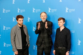 12 Marzo - Nuevas / Antiguas imágenes de Rob en la Berlinale, en HQ y UHQ!!! (Parte 1) 5873b4395442169