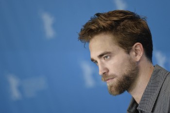 12 Marzo - Nuevas / Antiguas imágenes de Rob en la Berlinale, en HQ y UHQ!!! (Parte 1) 5dbdcc395445694