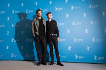 12 Marzo - Nuevas / Antiguas imágenes de Rob en la Berlinale, en HQ y UHQ!!! (Parte 1) 6909ea395448913