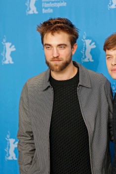 12 Marzo - Nuevas / Antiguas imágenes de Rob en la Berlinale, en HQ y UHQ!!! (Parte 1) E8bb03395449426