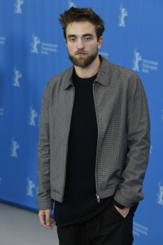 12 Marzo - Nuevas / Antiguas imágenes de Rob en la Berlinale, en HQ y UHQ!!! (Parte 1) 5960da395453393