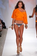 Крисси Тиган (Chrissy Teigen) Beach Bunny Swimwear Fashion Show 2011 - 7xHQ Ac2a8e476209211