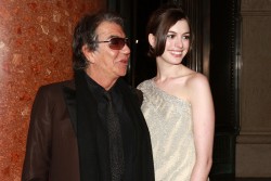 Anne Hathaway @ American Museum of Natural History‘s Winter Dance in New York City on March 11, 2008 x47 2ae9af497218802