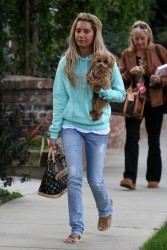 Ashley Tisdale @ Candids at Brentwood on March 15, 2008 x25 19e4e7497229986