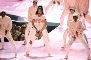 Рианна (Rihanna) MTV Video Music Awards in New York City, 28.08.2016 (27xHQ) Ae3e04503766137