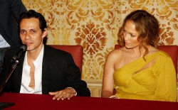 Jennifer Lopez @ Marc Anthony Receives Honorary Award From Milan Town Council, Milan on July 1, 2008 x58 5d28bf497122559