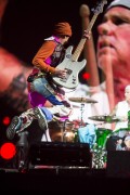 The Red Hot Chili Peppers - Perfoms on stage at T in The Park Festival in Strathallan Castle, Scotland, July 10 2016 (34xHQ) 657f3c523509653