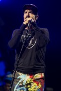 The Red Hot Chili Peppers - Perfoms on stage at T in The Park Festival in Strathallan Castle, Scotland, July 10 2016 (34xHQ) 9d45cd523509649
