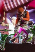 The Red Hot Chili Peppers - Perfoms on stage at T in The Park Festival in Strathallan Castle, Scotland, July 10 2016 (34xHQ) F04bad523509672