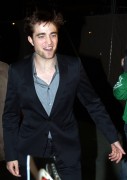 21 DE ABRIL-Primera foto de Rob llegando al Show de Jimmy Kimmel. ( ACTUALIZADO ) 3d384b128863281