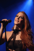 Fotos de Simone Simons - Página 12 5e650154095072