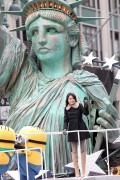 Nov 25, 2010 - Miranda Cosgrove - "Macy's Thanksgiving Day" 84th Annual Parade In NYC D37f69108219118