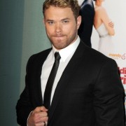 Kellan Lutz - Imagenes/Videos de Paparazzi / Estudio/ Eventos etc. - Página 18 912af2132787513