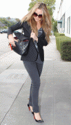 Amanda Bynes - in Jeans..... - Beverly Hills candids - 11 giu 09 Efc85739034503