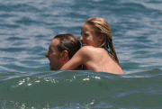 bikini - Kristen Bell - Bikini Candids - Hawaii - 18 giu 09 F289de39517136