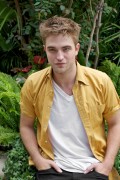 More portraits of Robert Pattinson from the 'Eclipse' press conference B34a3e84576651